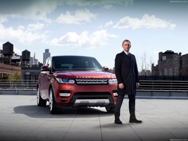 Daniel Craig presenta la nuova Range Rover Sport per 1 milione di dollari