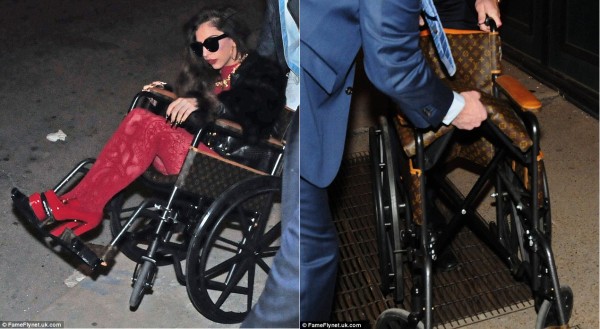 Lady Gaga e la sedia a rotelle deluxe Louis Vuitton