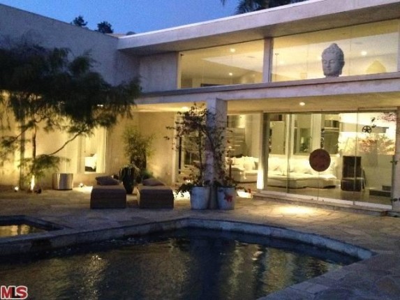 Charlize Theron ha venduto la sua casa di lusso a Los Angeles