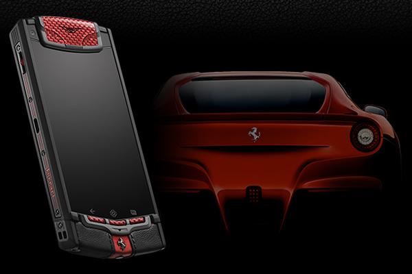 Smartphone di lusso: Vertu Ti Ferrari Limited Edition