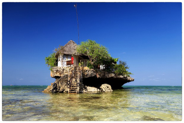 A Zanzibar si pranza sugli scogli al "The Rock"