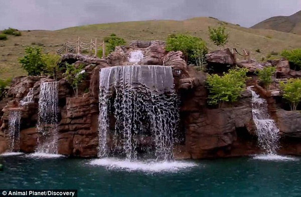 Utah, piscina privata da 2 milioni di dollari con cascate e grotte 