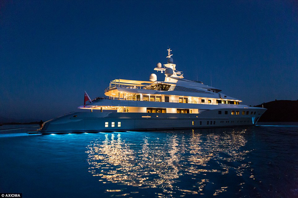Axioma, noleggiare uno yacht a 600 mila euro a settimana