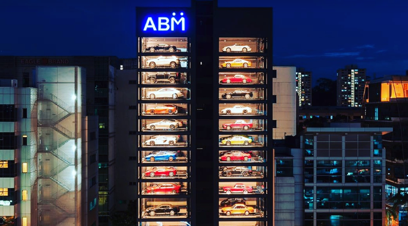 Singapore: un distributore automatico di auto di lusso